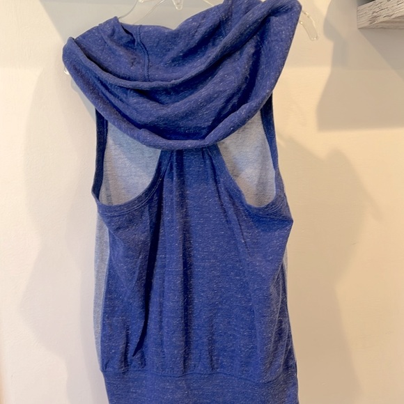 Nike 2-Toned Blue Sleeveless, Racerback & V-Neck Workout Top - Light Soft Cotton - Picture 3 of 5